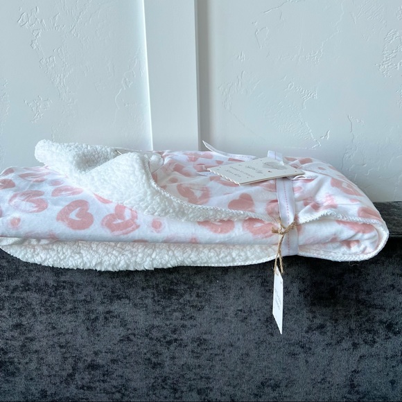 NWT Heart Valentine’s Baby Blanket - Picture 7 of 9